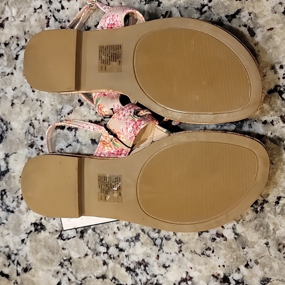 Dana Buchman sandals - Picture 2 of 4